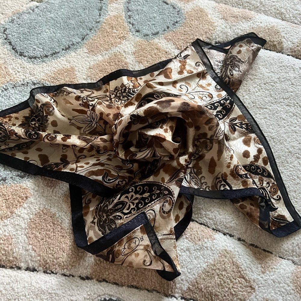 Oscar de la renta small 20.5 by 20.5 inches scarf